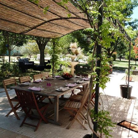 Le Mas Du Lac Saint-Rémy-de-Provence エクステリア 写真